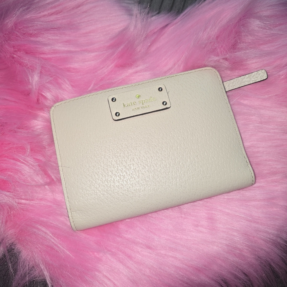 Kate spade creme wallet small snap EUC
